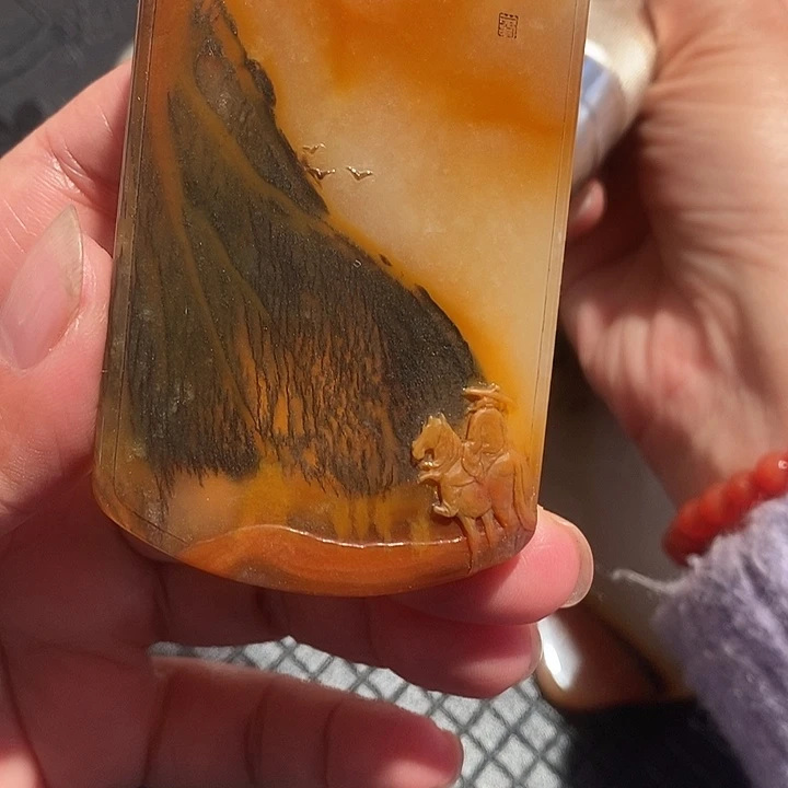 石英质玉（黄龙玉）未镶嵌颈饰