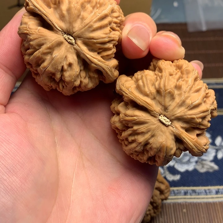 吊坠文玩核桃哈**哈粗筋