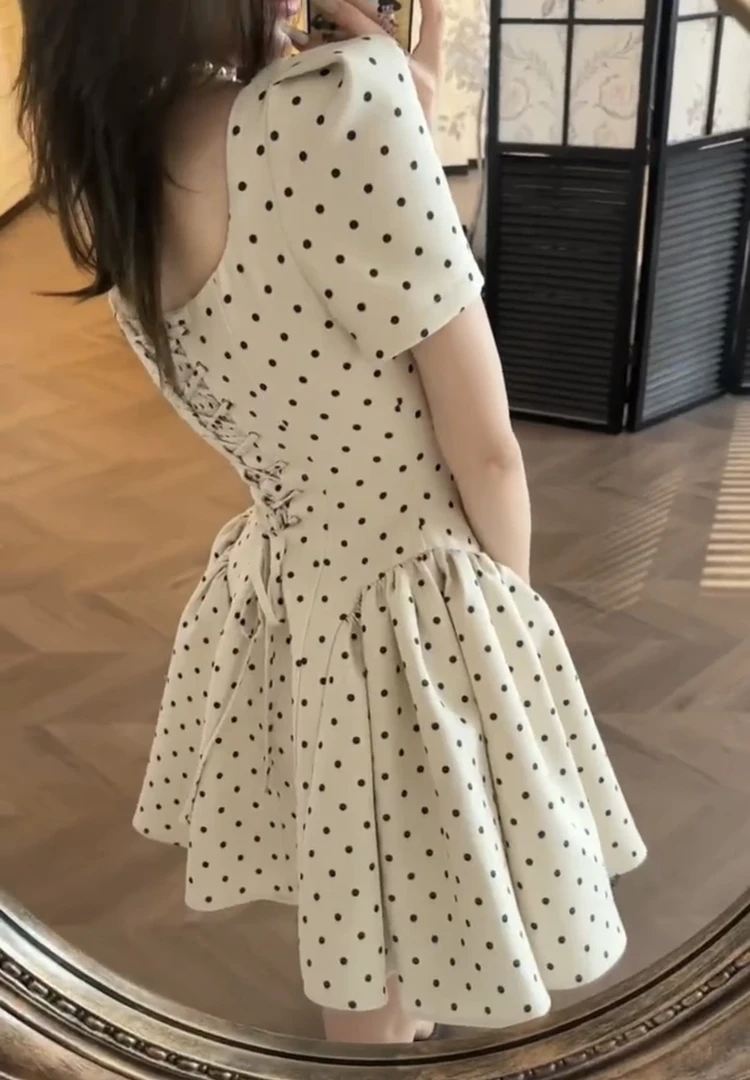 带袖波点绑带连衣裙