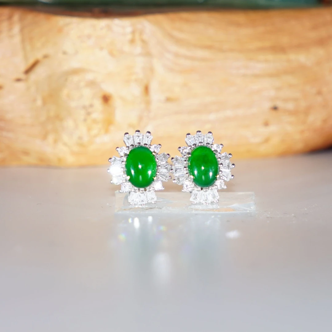 纯天然翡翠a货耳钉满绿蛋面满钻太阳花款镶嵌s925银