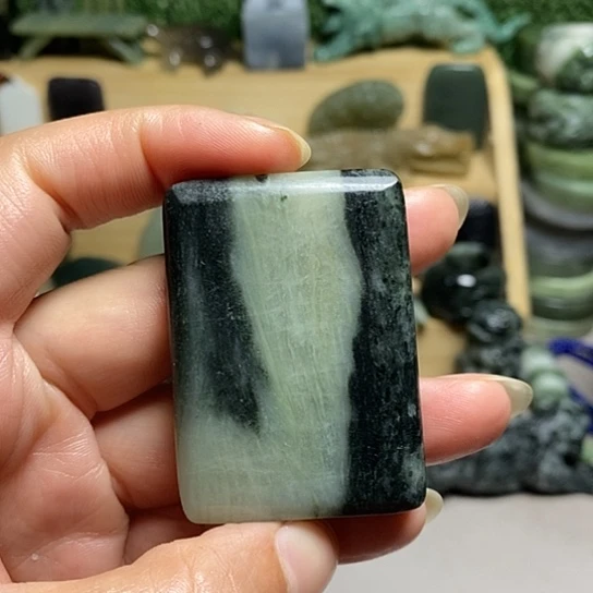 独山玉未镶嵌珠宝半成品