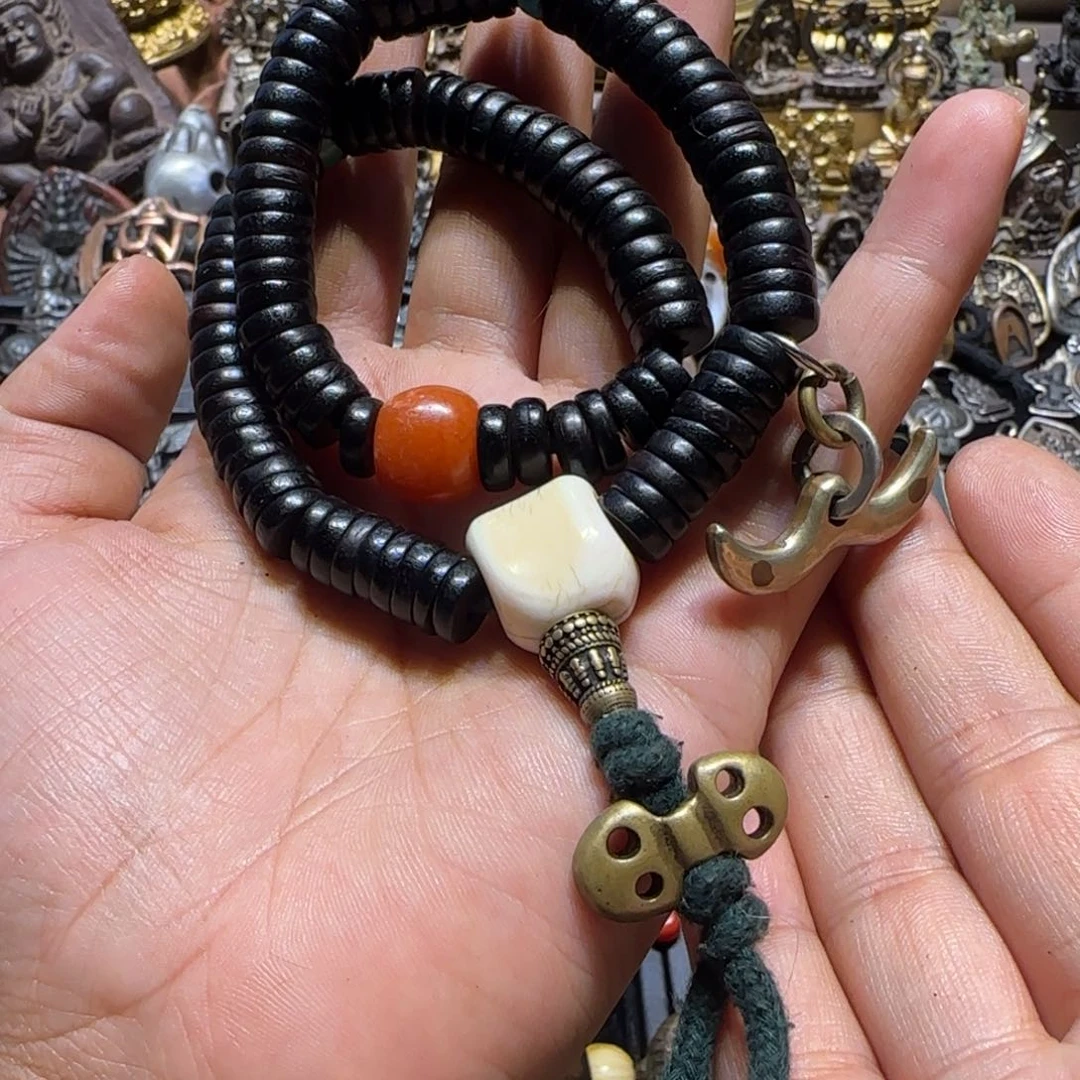 佛珠……牌子……手串佛珠