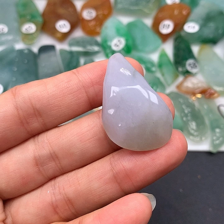 翡翠未镶嵌颈饰随型