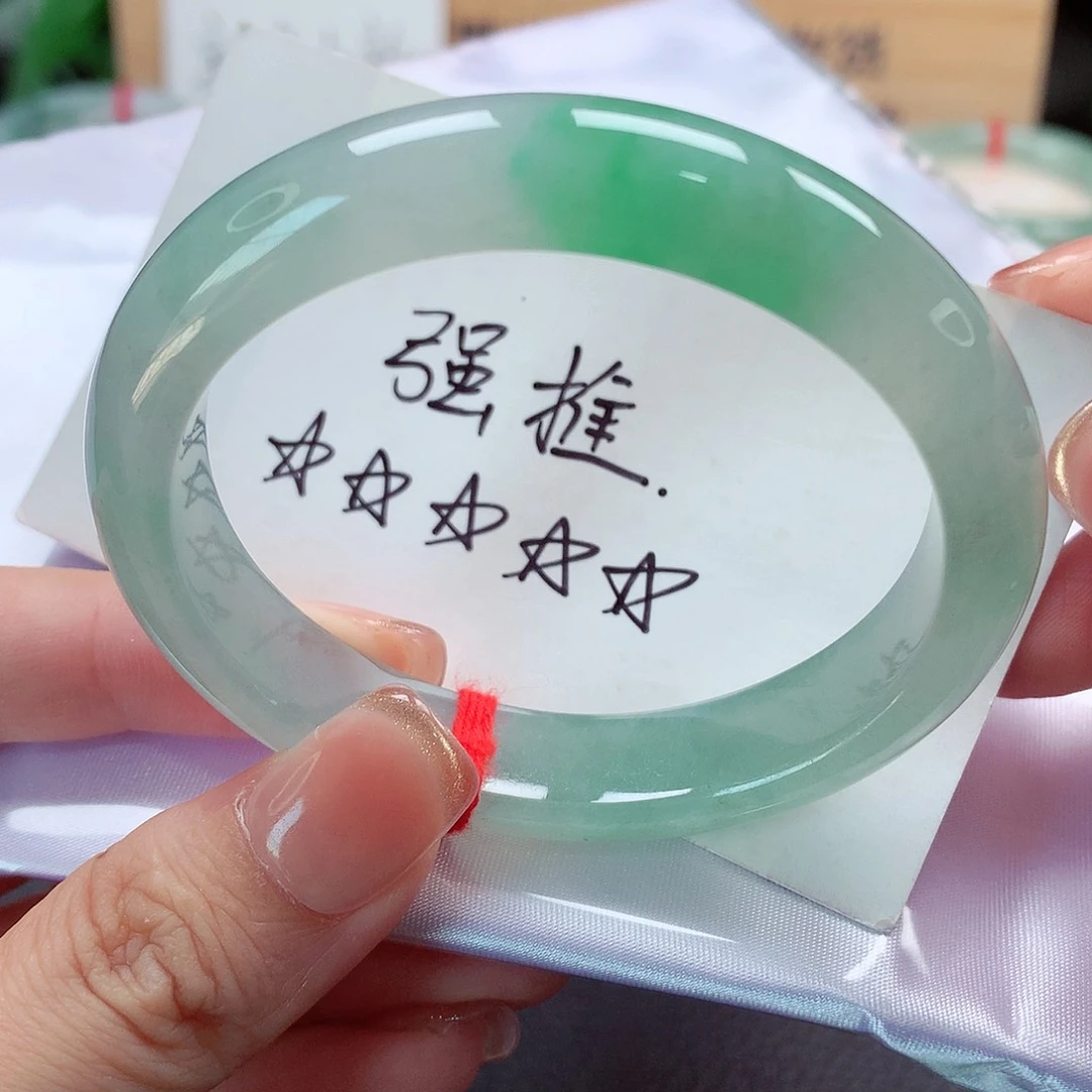 未镶嵌手镯（贵妃镯）翡翠天然a货翡翠