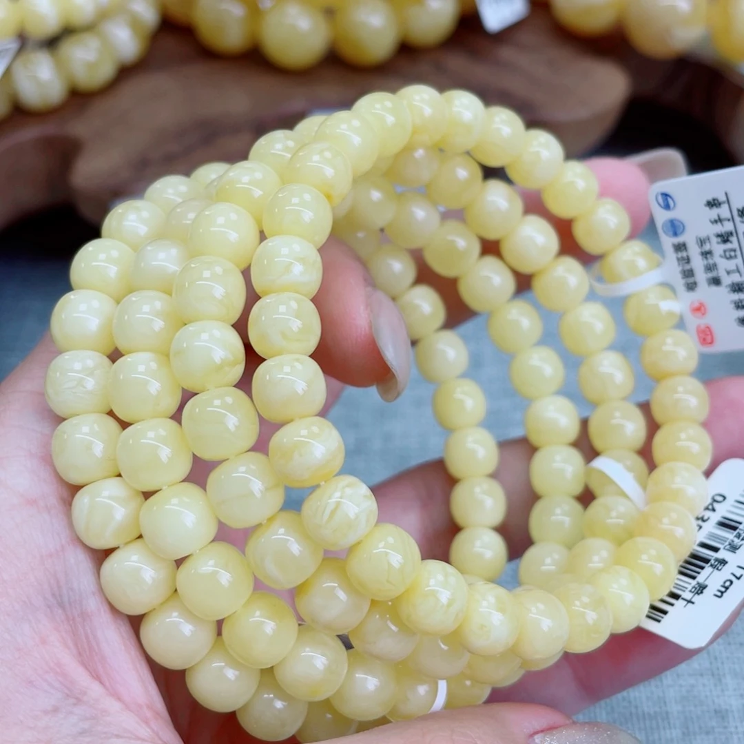 未镶嵌蜜蜡裸石多样性发其中一个