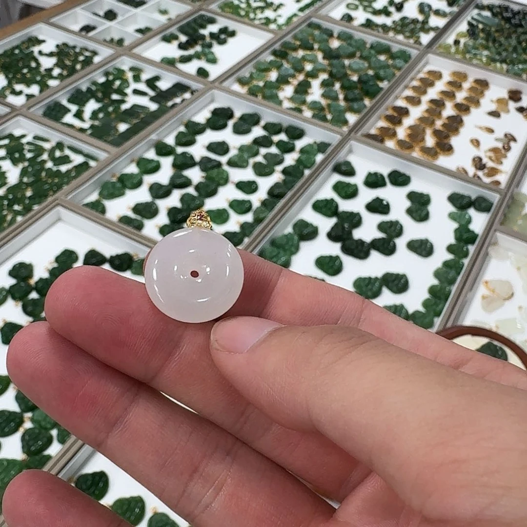 和田玉18K金镶嵌挂件