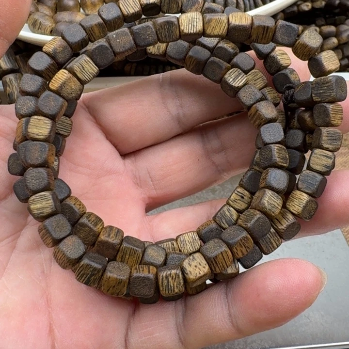 .****沉香手串张勺子手串19克加