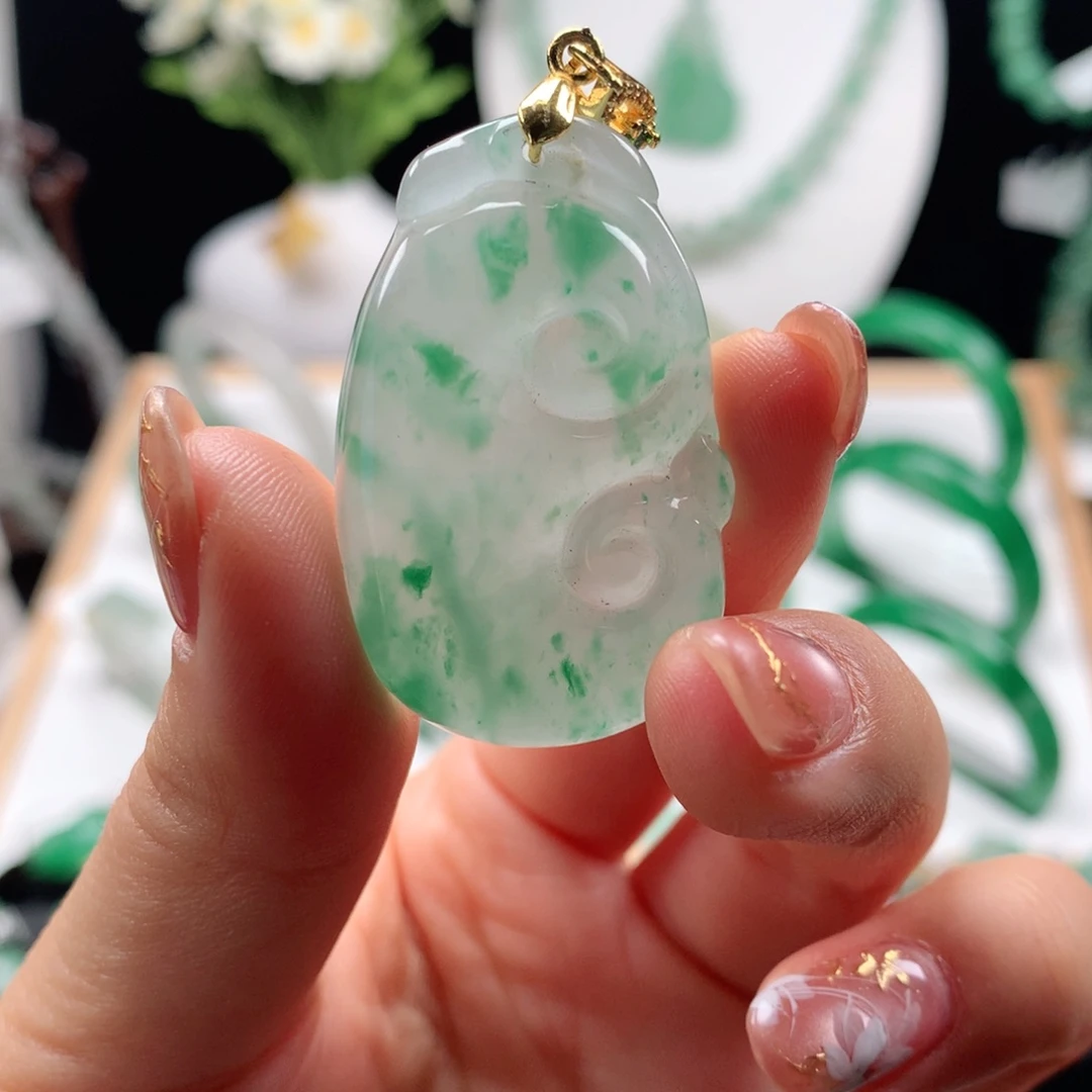 石英质玉未镶嵌颈饰