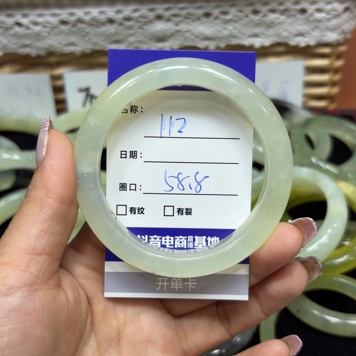 未镶嵌岫玉手镯天然