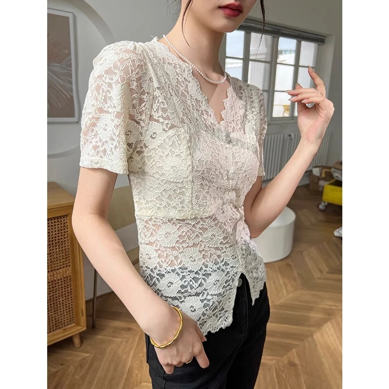 镂空蕾丝白色v领短袖t恤女春夏2025新款设计感修身时尚打底衫上衣
