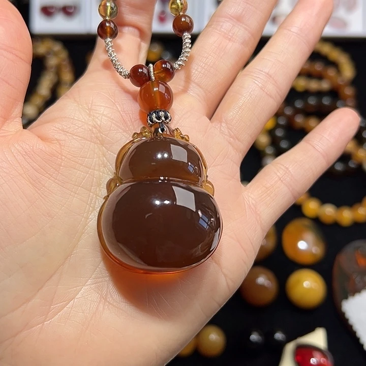 裸石琥珀未镶嵌红蜜葫芦