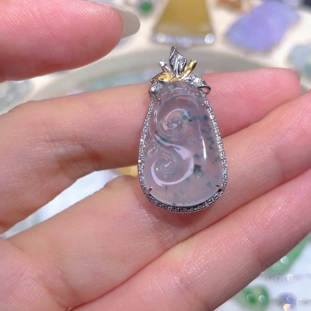 颈饰18K金镶嵌翡翠翡翠