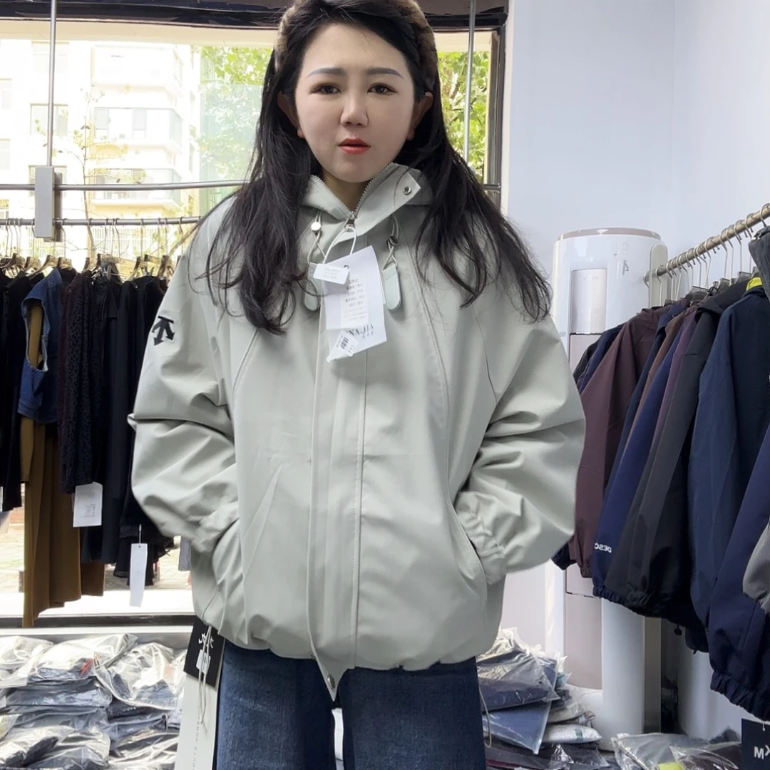 灰白色连帽冲锋衣外套（881个）