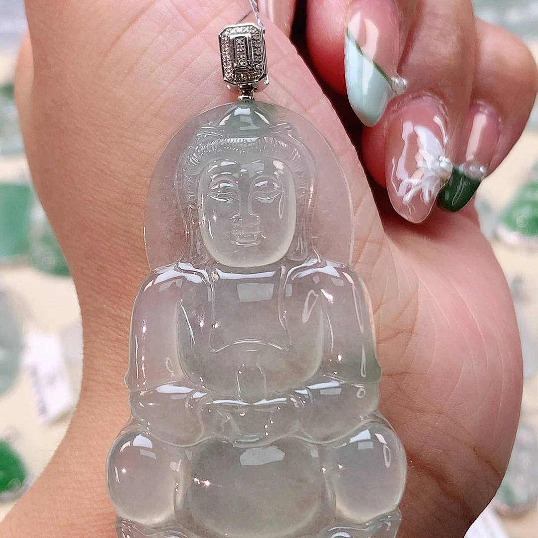 翡翠18K金镶嵌颈饰观音