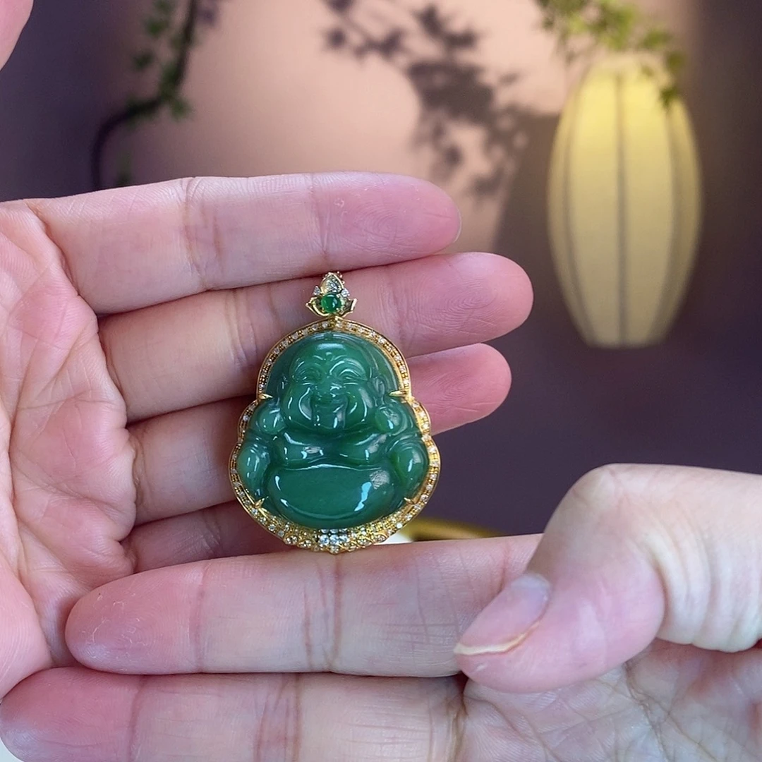 颈饰18K金镶嵌和田玉（碧玉）