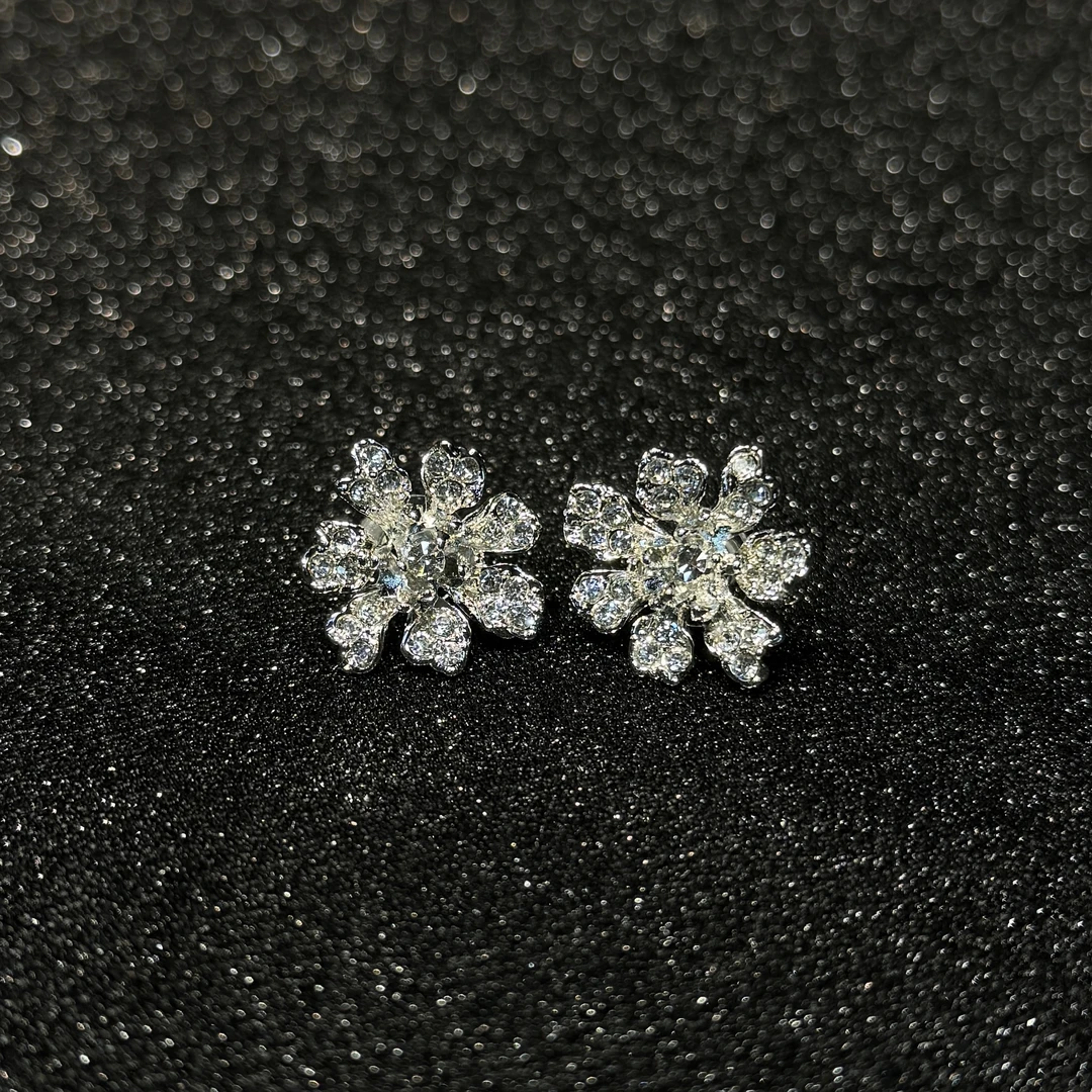 铜合金耳饰 ETE E1-18213甜美耳针款女银色百搭耳饰