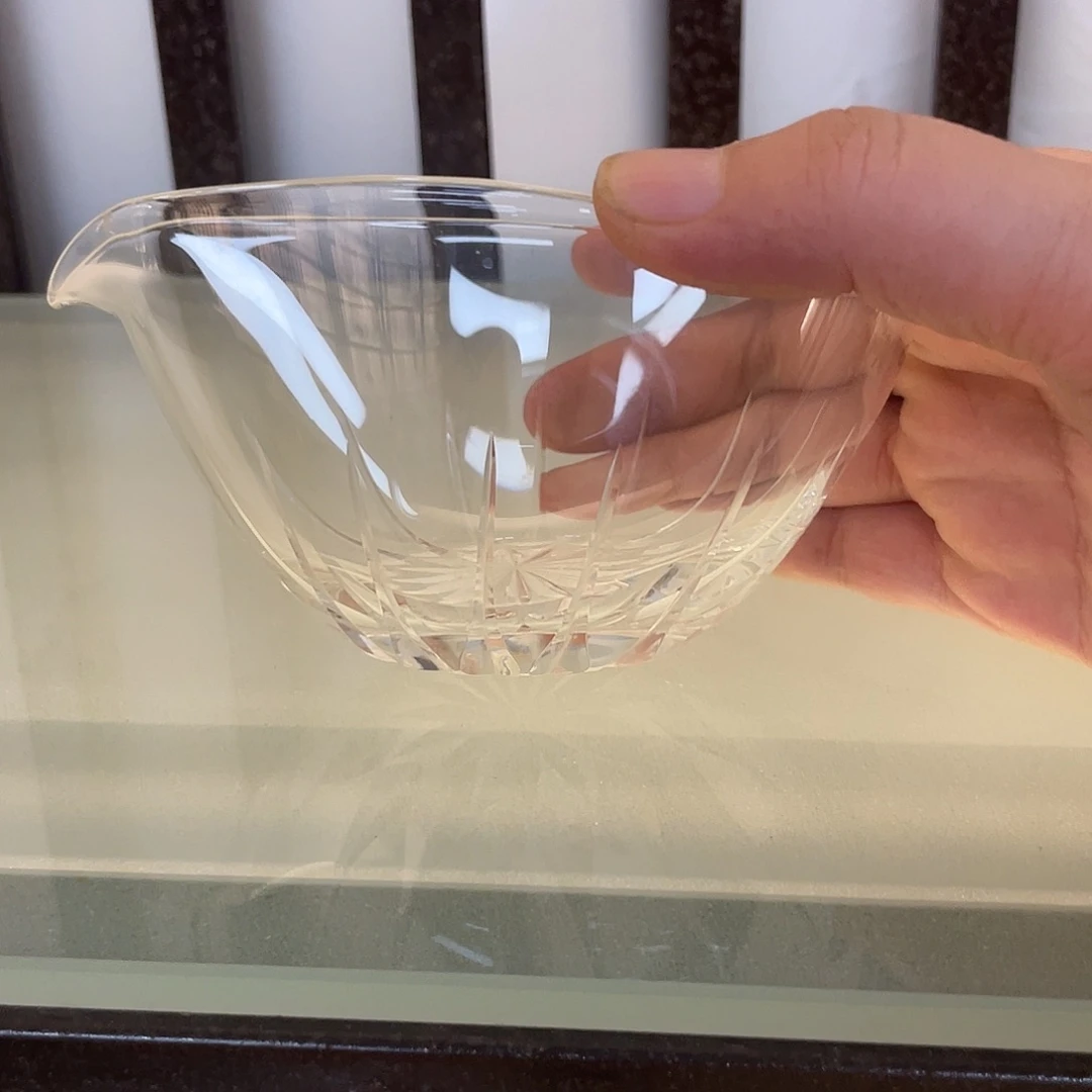 搪瓷杯子里还有好多东西