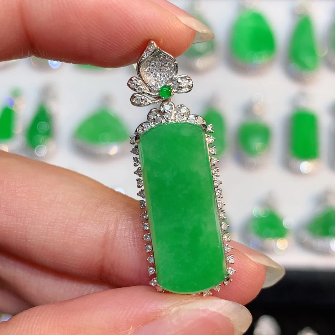 翡翠颈饰18K金镶嵌Y**g翡翠