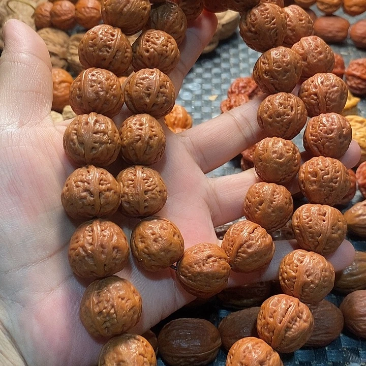 余***乐手串文玩核桃粗筋脖挂