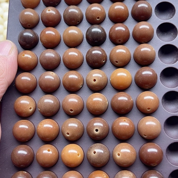 白玉菩提吊坠微瑕13风化深黄圆珠60颗