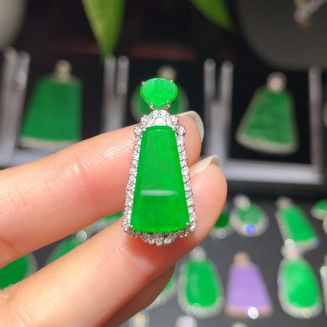 翡翠颈饰18K金镶嵌翡翠