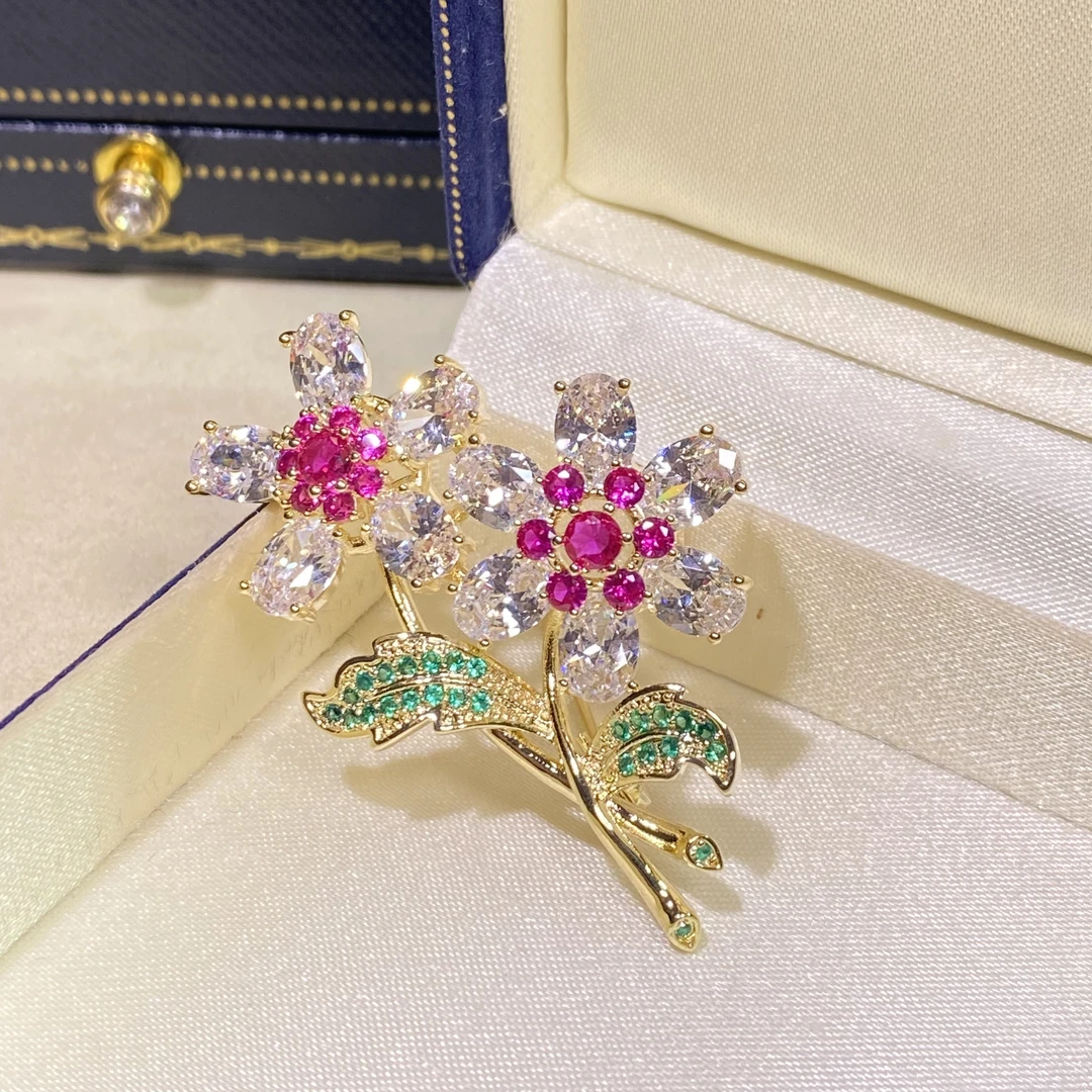 铜合金胸针 【夏日双生花】防走光女性胸针2025新款轻奢设计师5077