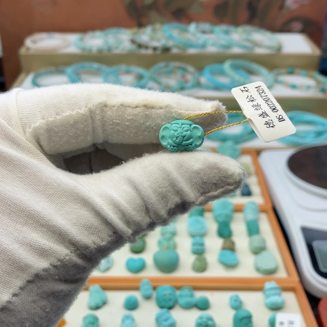 绿松石未镶嵌珠宝奇石