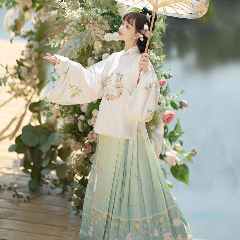 春季碎花四季袄裙明制又见春汉服齐腰交领冬款琵琶袖齐胸日常汉服