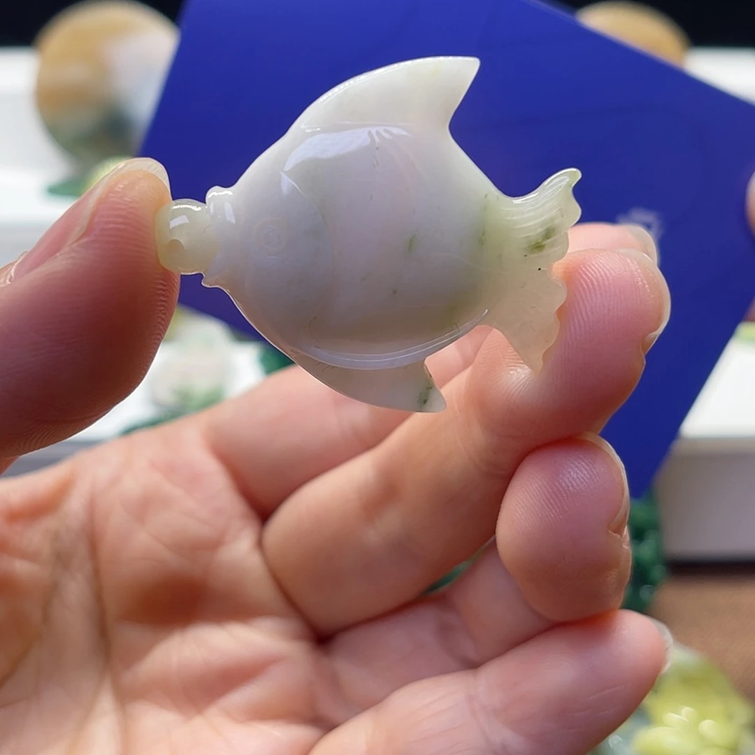 独山玉未镶嵌颈饰