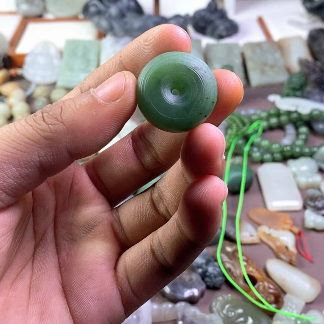 和田玉颈饰未镶嵌草*