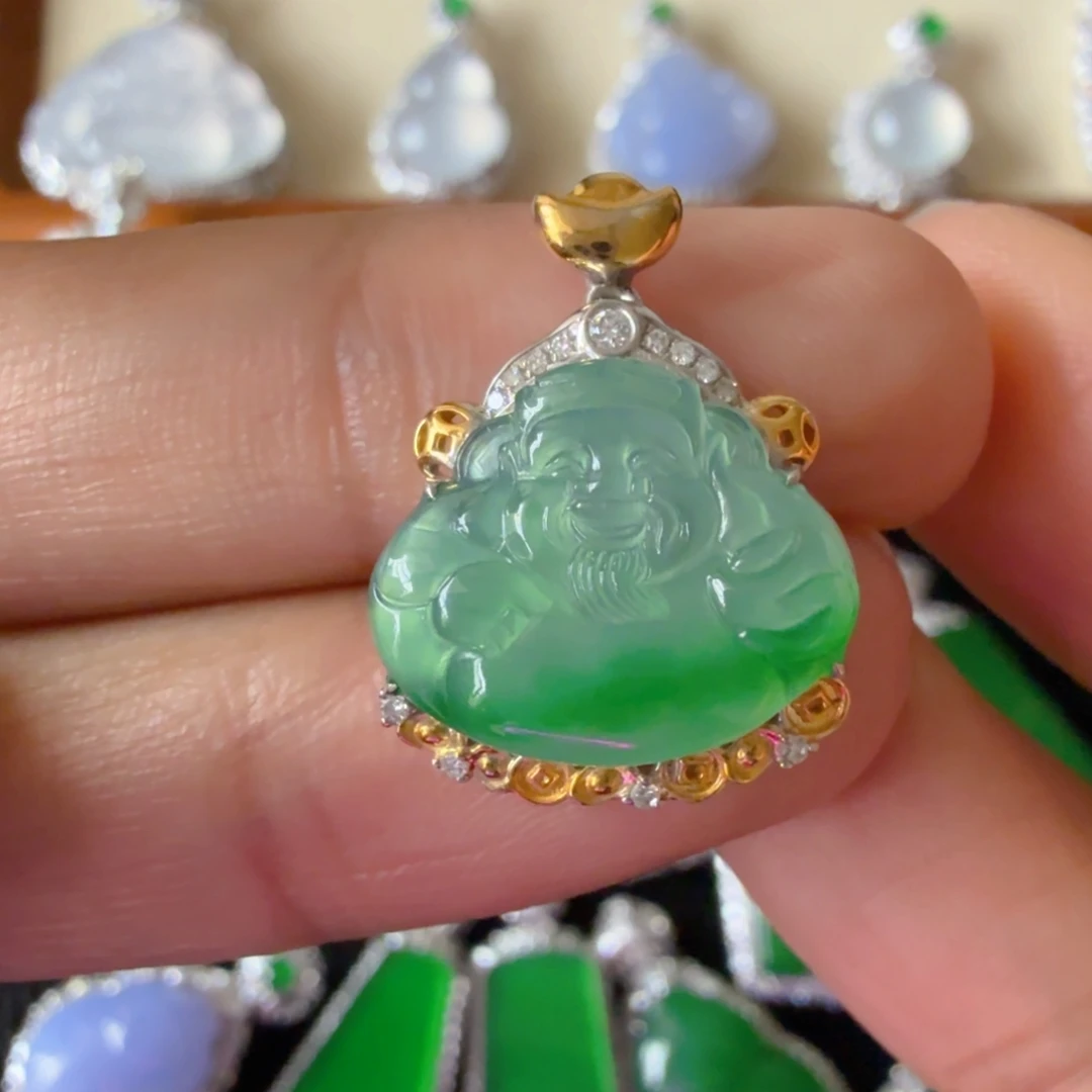 翡翠18K金镶嵌颈饰吊坠