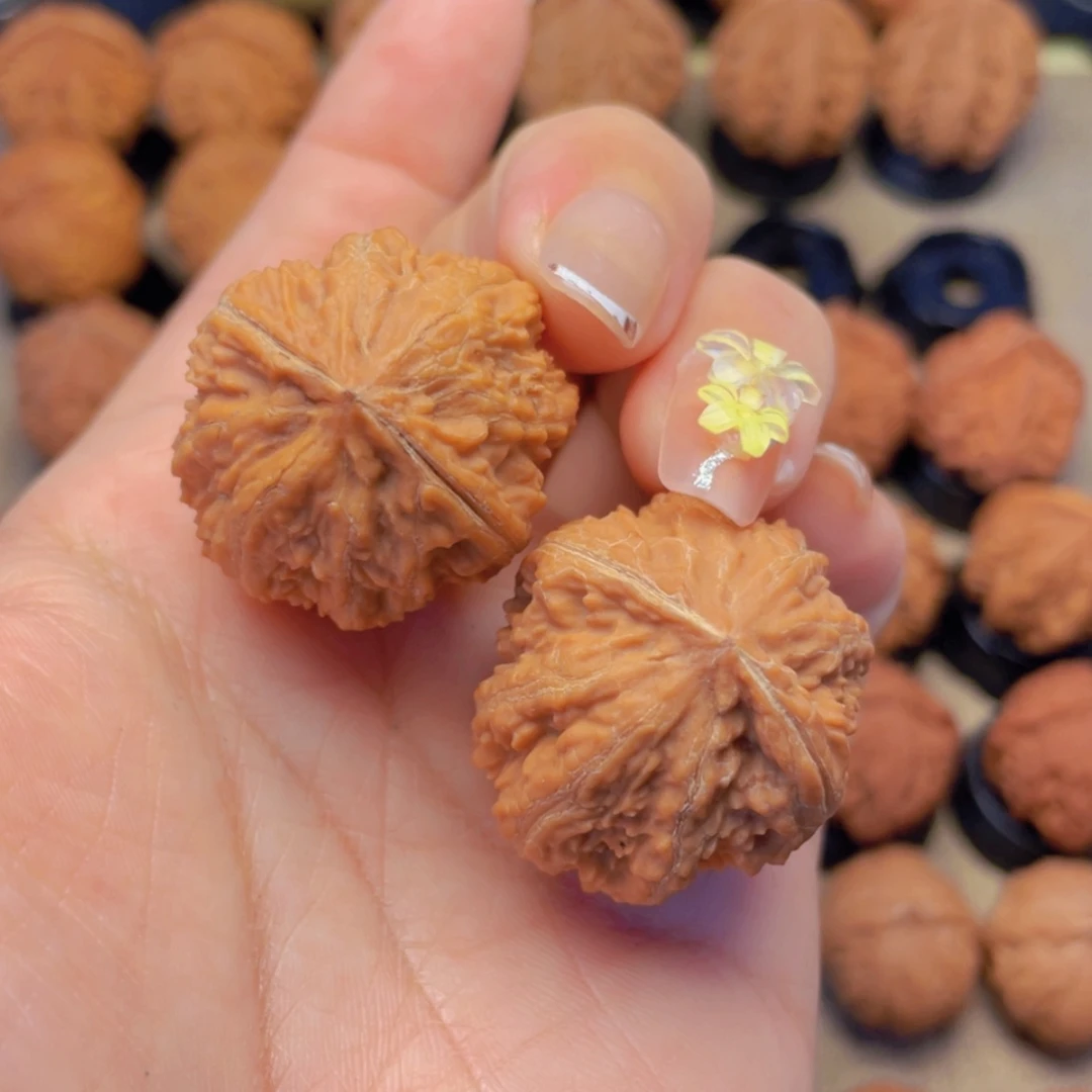 【闪购商品】吊坠文玩核桃绣球