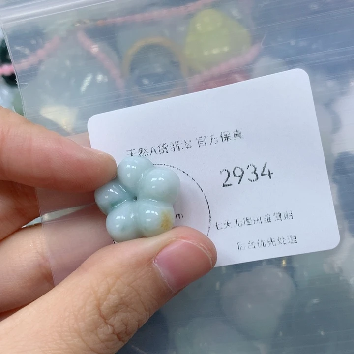 翡翠挂件未镶嵌翡翠