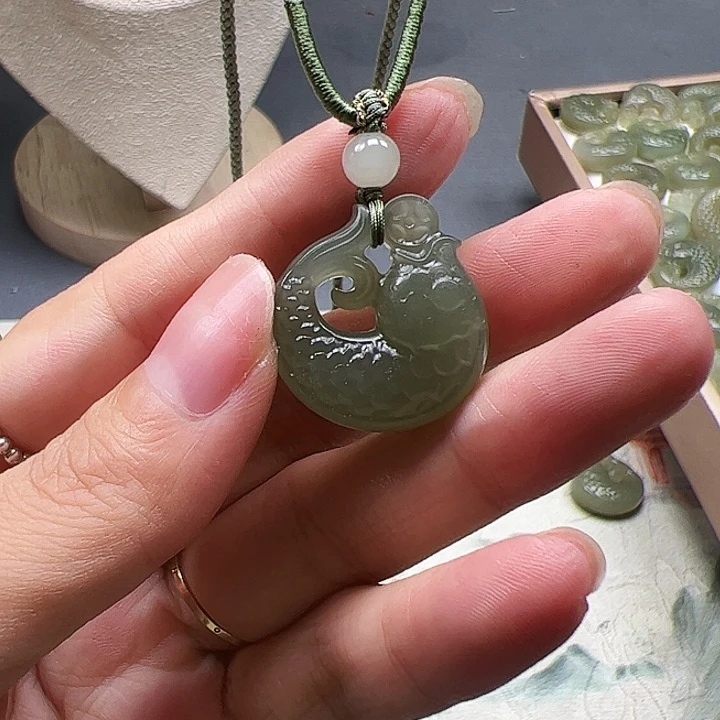 和田玉未镶嵌颈饰1