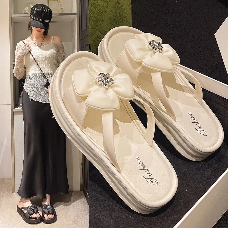 拖鞋女夏季网红外穿2025新款四叶草一字带平底拖鞋女