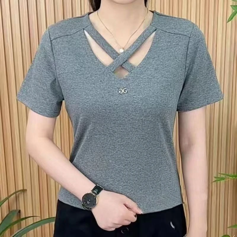 2025夏季时尚新品纯色镂空V领百搭显瘦气质减龄T恤短袖小衫