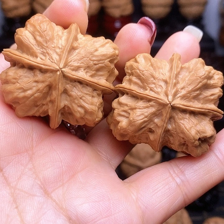 文玩核桃吊坠金尊龙脊