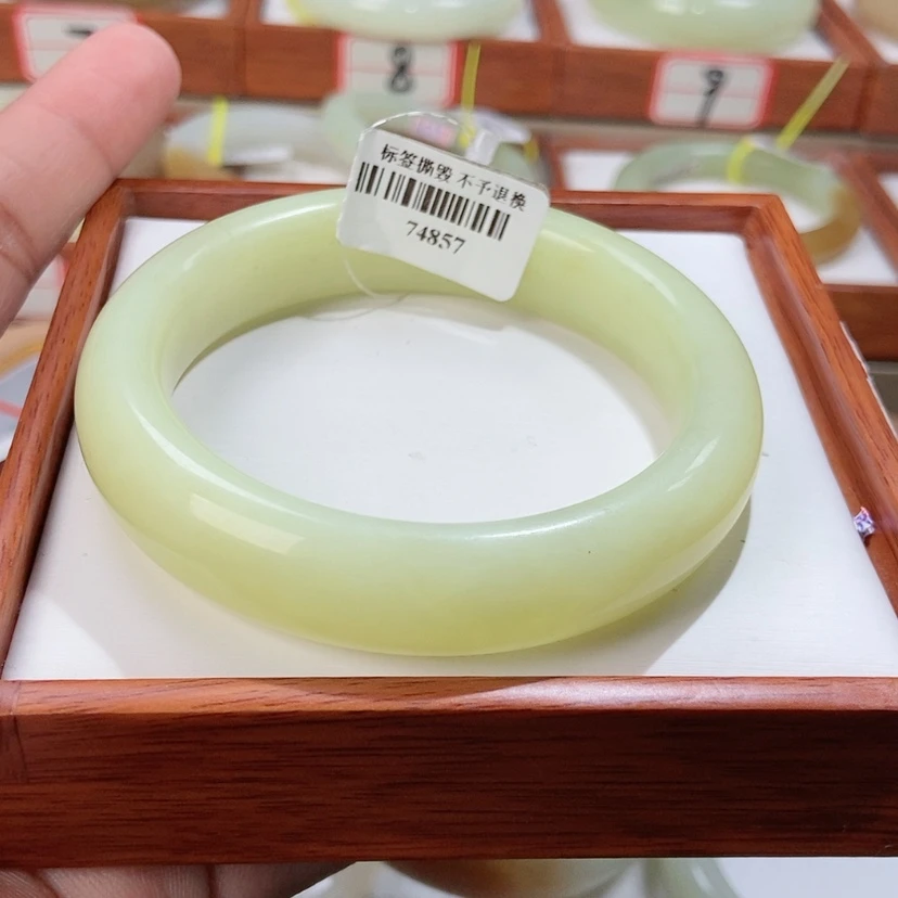【闪购商品】和田玉手镯未镶嵌56