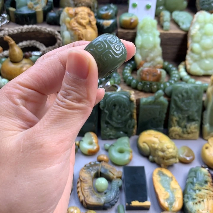 未镶嵌岫岩老玉（透闪石质玉）珠宝奇石