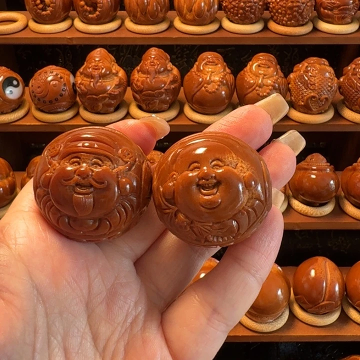 江***钦巴西橄榄核雕工艺品