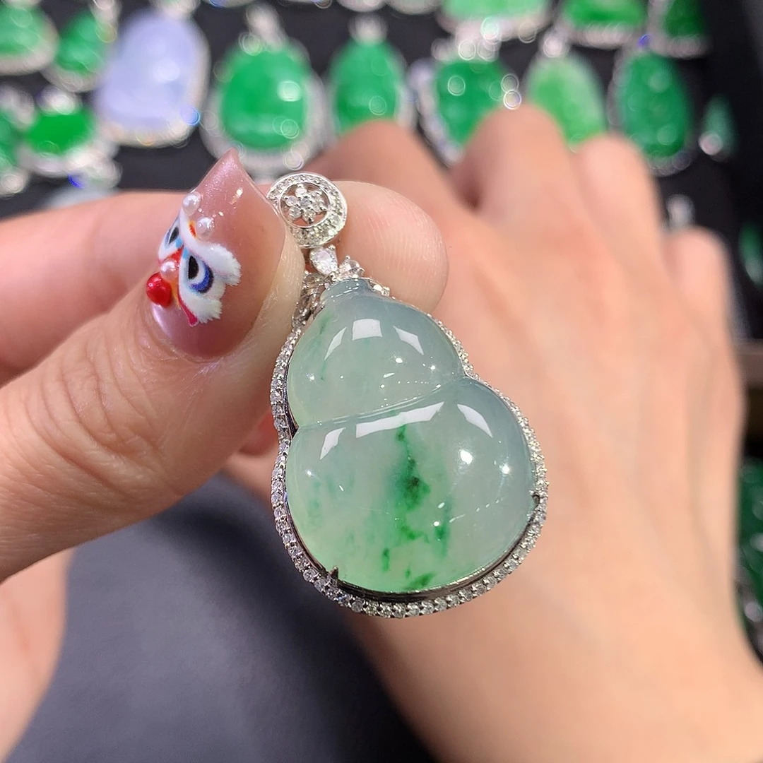 翡翠吊坠(赠链)18K金镶嵌