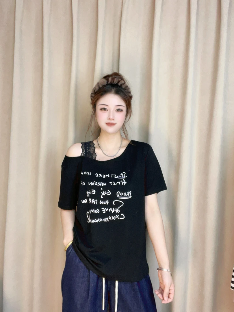 新款爆款洋气女士短袖t恤流行减龄小众时髦上档次高档蕾丝露肩衣t