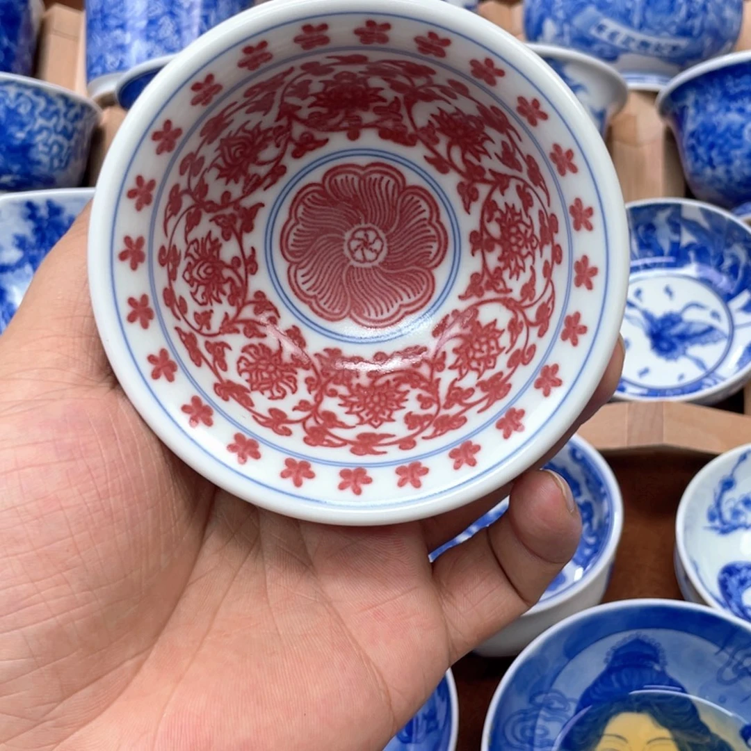 满绘釉里红 缠枝莲压手杯