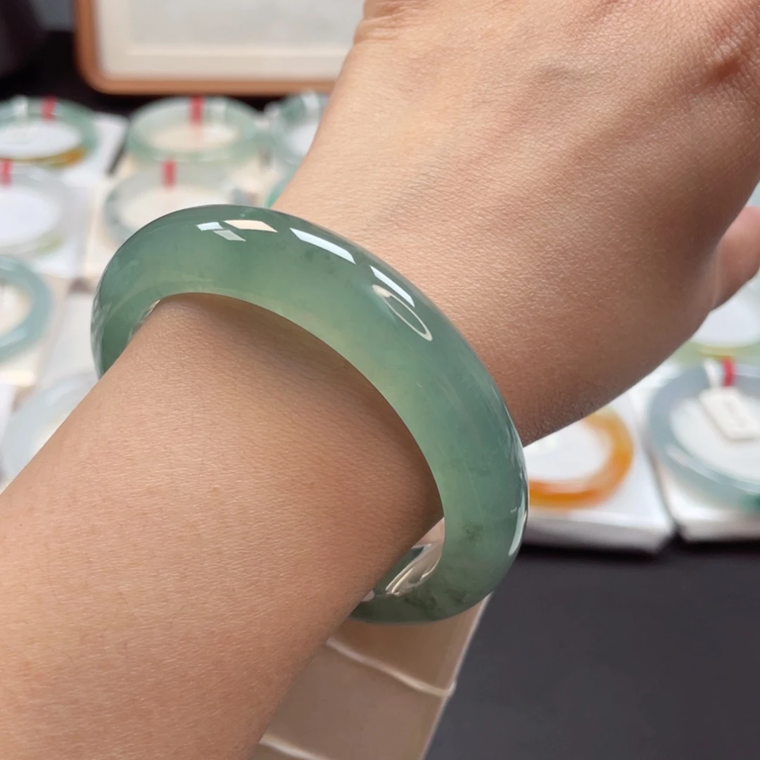 【闪购商品】翡翠手镯未镶嵌高冰起光厚装啤酒绿高贵冷艳55.5圈21