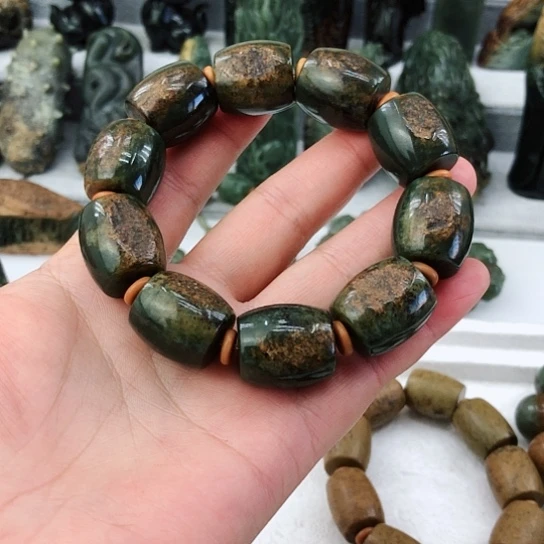 未镶嵌手串岫岩河磨玉（透闪石质玉）阿**鹰