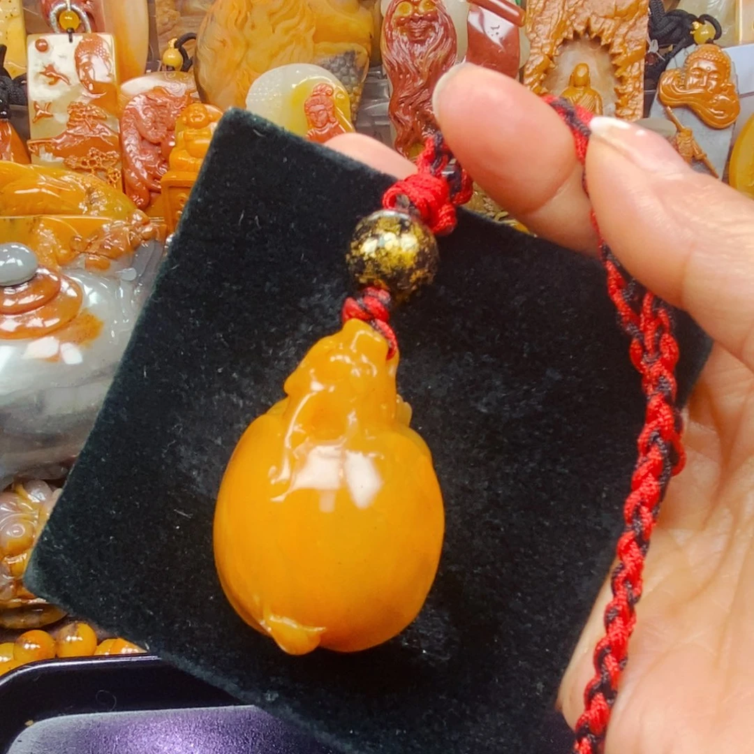 未镶嵌石英质玉（黄龙玉）颈饰