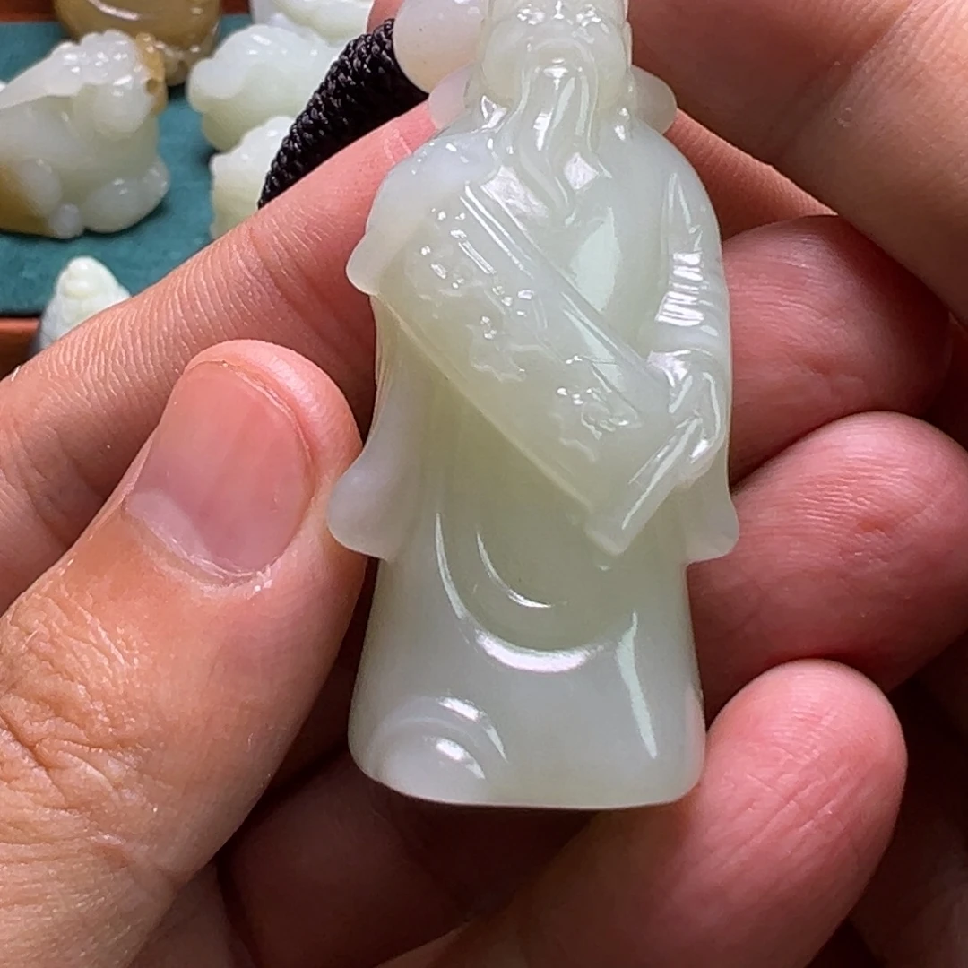 朱***其颈饰未镶嵌和田玉