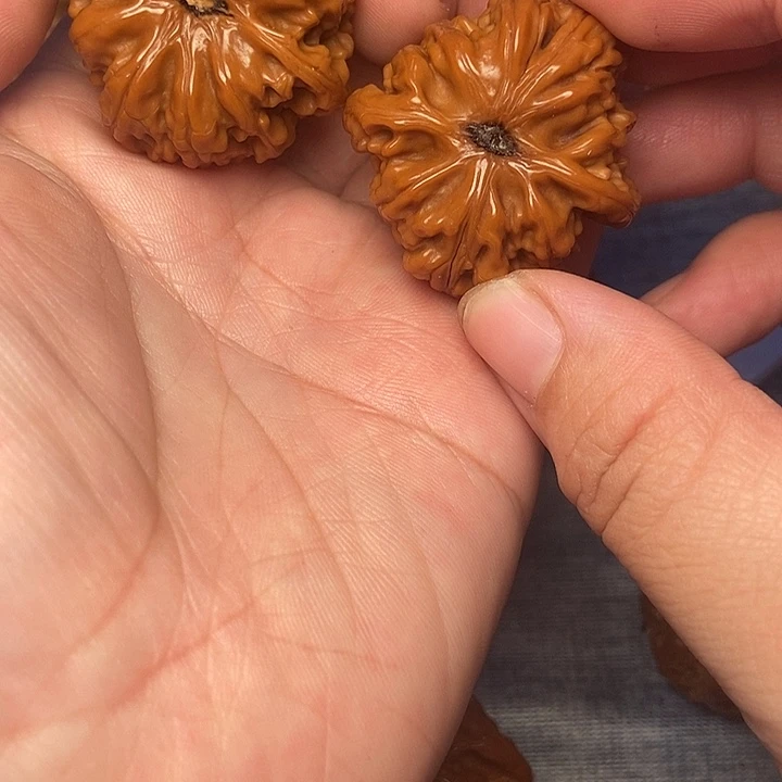 文玩核桃吊坠文山37
