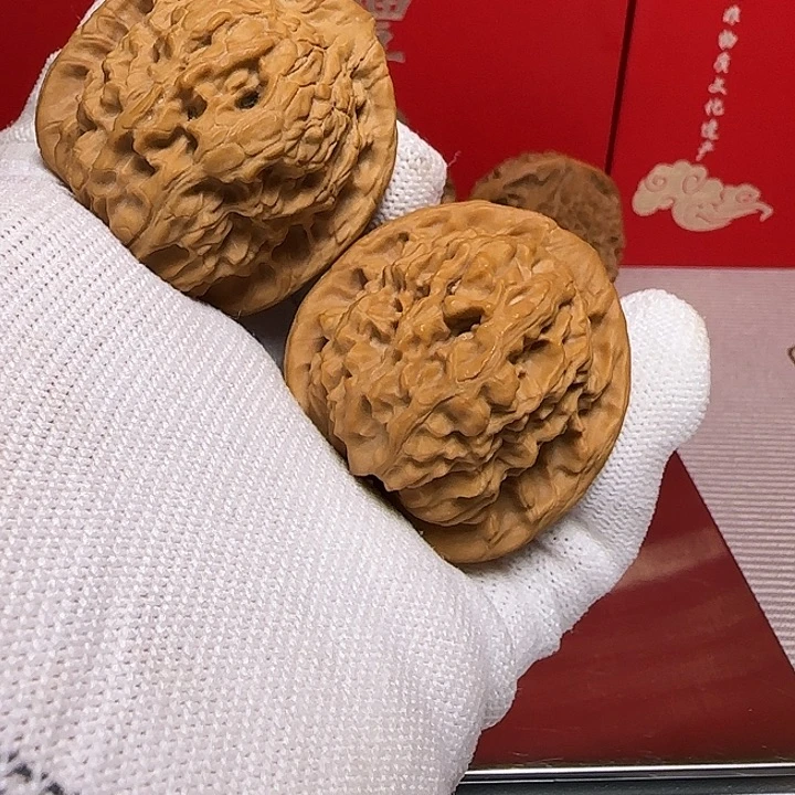 桃核吊坠全品红狮子42尺