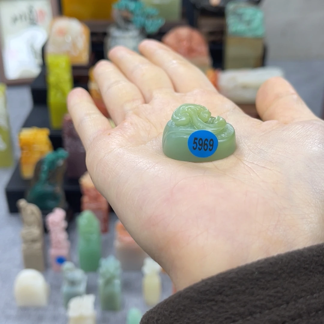 屁***家印石寿山石5969。